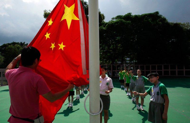 达.伽马开辟的印度航线，标志着大航海，与殖民时代的到来